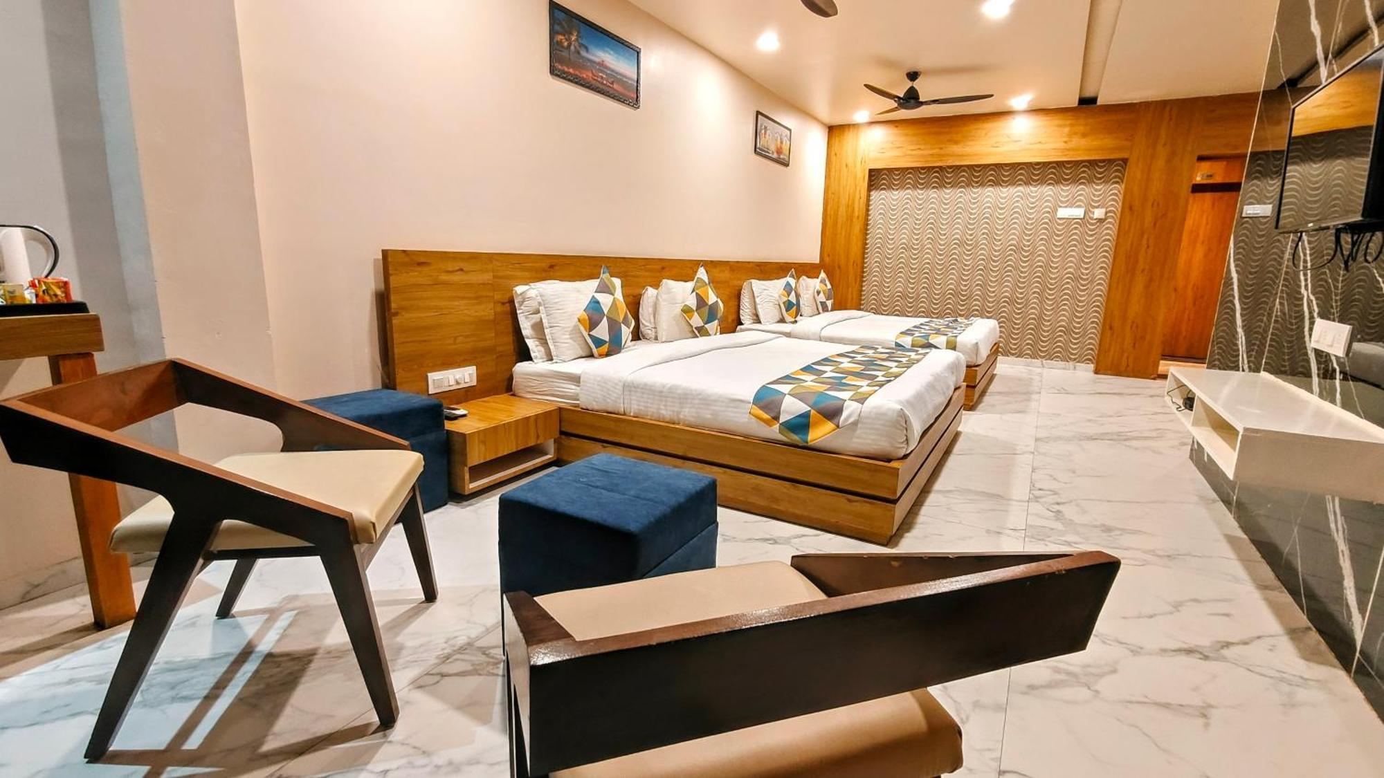 The Sky Imperial Unity Inn Garudeshwar Bagian luar foto