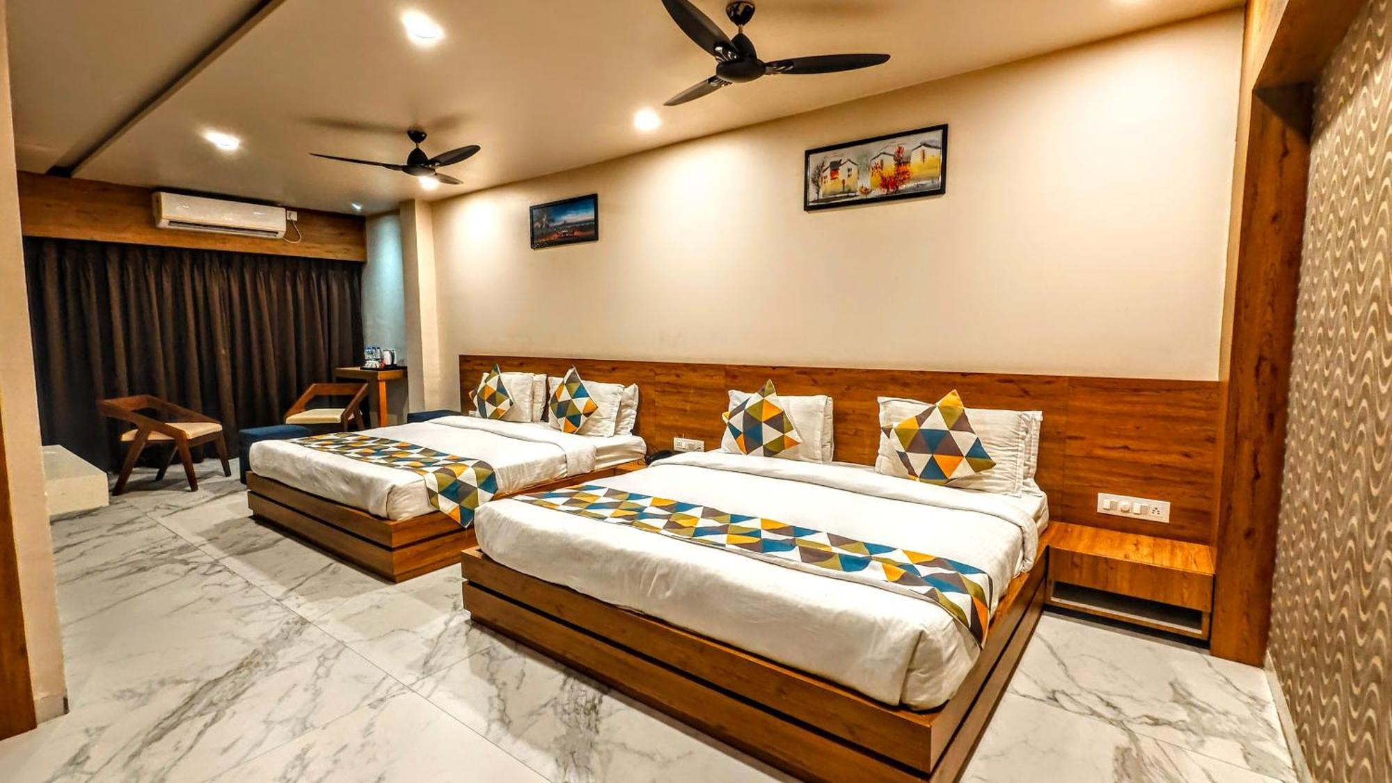 The Sky Imperial Unity Inn Garudeshwar Bagian luar foto